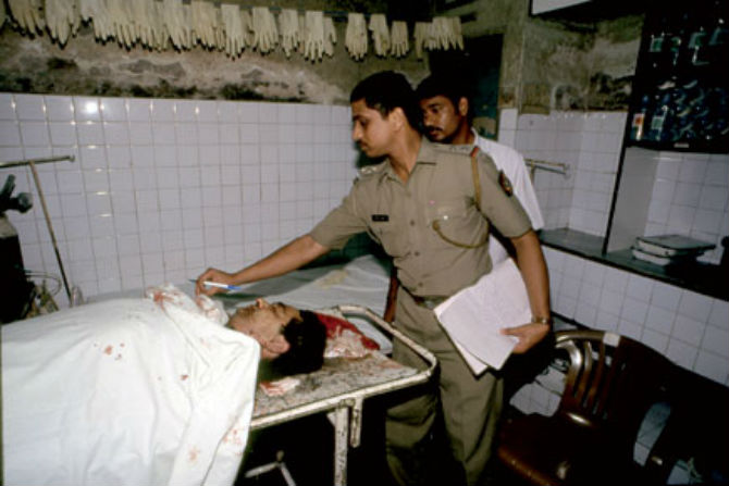 सालेमने शूटर राजाला गुलशन यांची दिवसाढवळ्या हत्या करण्याचे आदेश दिले होते.