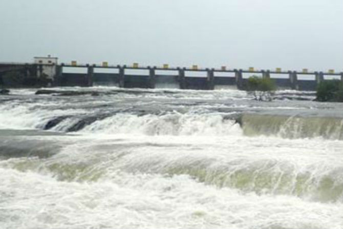 khadkwasala, water storage, Rain, pune, marathi new