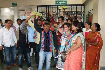 पिंपरी चिंचवड महापालिकेत पाणी कपातविरोधात मनसेचे आंदोलन आणि घोषणाबाजी