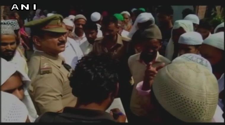 मुरादाबादमध्ये विवाहितेला जिवंत जाळल्यानंतर परिसरात तणाव आहे. 
