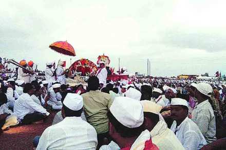 माउलींचा पालखी सोहळय़ाने सोमवारी एक दिवसाच्या मुक्कामासाठी फलटण नगरीत प्रवेश केला. 