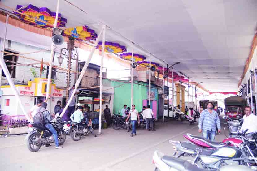 शहरात पालखी आगमनाची तयारी सर्वत्र सुरू असून भवानी पेठेतील पालखी विठोबा मंदिराच्या परिसरात मंडप घालण्यात आले आहेत.