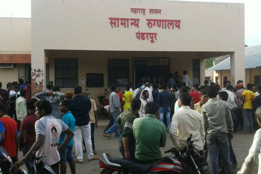 पंढरपूर: चंद्रभागा नदीपात्रात चार मुले बुडाली. त्यांना उपचारासाठी सरकारी रुग्णालयात दाखल करण्यात आले होते. 