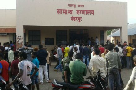 पंढरपूर: चंद्रभागा नदीपात्रात चार मुले बुडाली. त्यांना उपचारासाठी सरकारी रुग्णालयात दाखल करण्यात आले होते. 