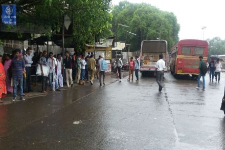पीएमपीएमएलमधील भाडेतत्वावरील बसचालक अचानक संपावर