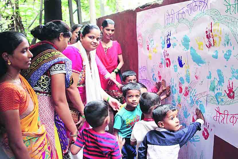 शाळेतील पहिल्या पावलाचा ठसा