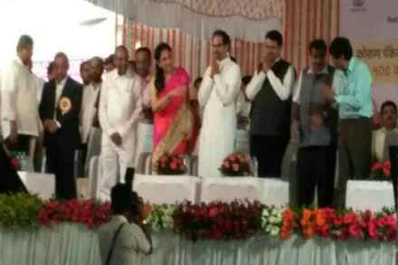 ‘कोकणच्या विकासासाठी १ लाख कोटींचे पॅकेज’,नारायण राणे आणि उद्धव ठाकरे एकाच मंचावर!