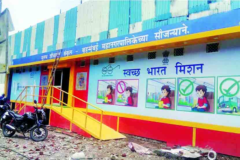 Mulund : अपुऱ्या शौचालयांच्या संख्येमुळे नागरिकांना त्रास सहन करावा लागत आहे. 