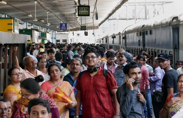 इ-तिकिट व्यवस्थेनंतर रेल्वे स्थानकावरील काऊंटरवरील ५० टक्के काम कमी झालेले आहे. हळुहळु ही संपूर्ण व्यवस्था पूर्णपणे ऑनलाइन करण्यात येणार आहे. 