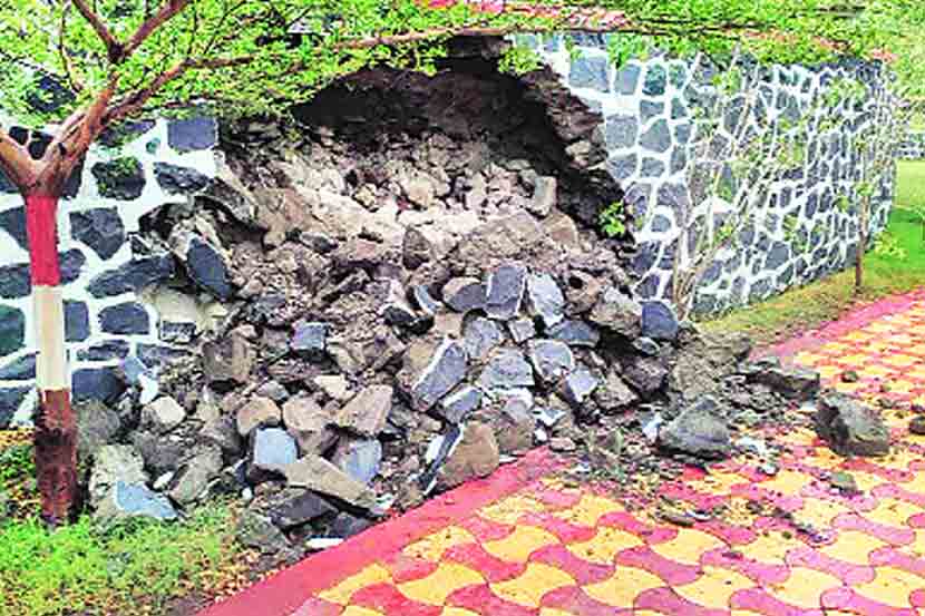 काळेवाडीतील उद्यान असुरक्षित