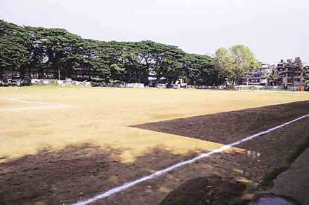 परळ येथील सेंट झेवियर्स मैदानावर अनेक बाबींना हरताळ फासण्यात आला.  परळ येथील सेंट झेवियर्स मैदानावर अनेक बाबींना हरताळ फासण्यात आला.