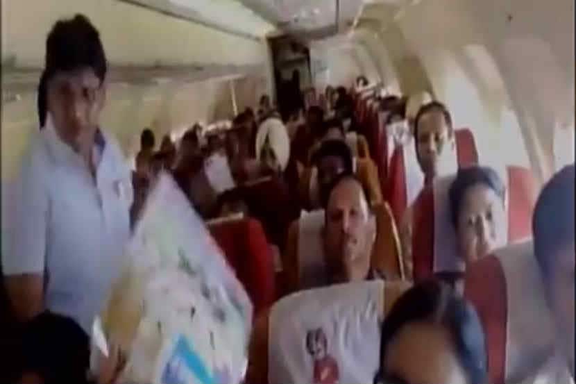 एसी बंद असल्याने प्रवाशांना हा संपूर्ण प्रवास उकाड्यातच करावा लागला (छाया सौजन्य : ANI) 