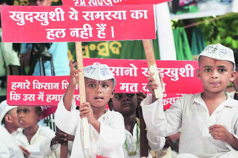 वडील म्हणजे झाडाला टांगलेला निष्प्राण देह..