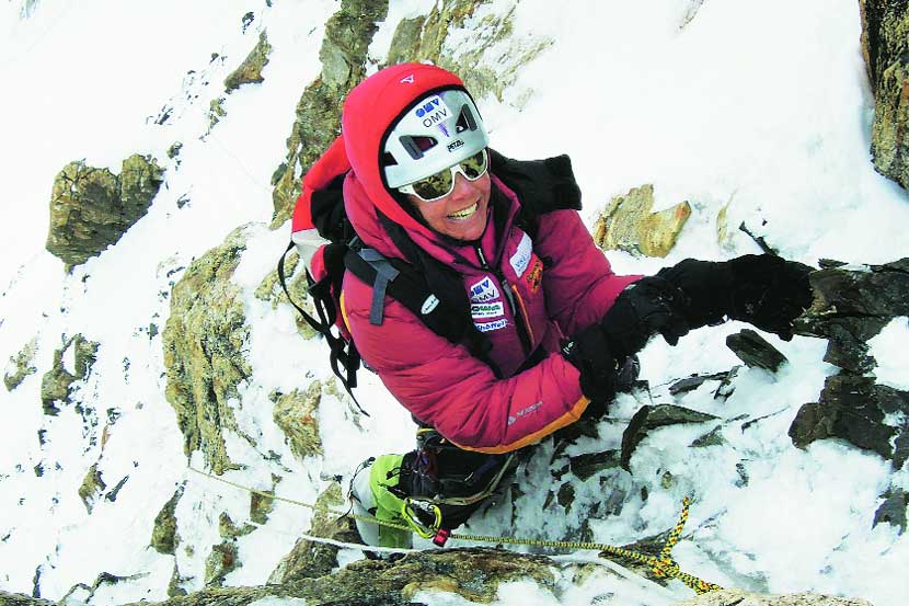 एव्हरेस्टवर माणसांचेच ‘वादळ’!