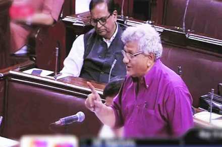 आझादांच्या या धारदार टीकेने सत्तारूढ पक्ष  खवळला. संसदीय कामकाज राज्यमंत्री मुख्तार अब्बास नक्वींनी आरोप फेटाळले. ‘‘कायदा हातात घेणारे खरे गोरक्षक नाहीत. सरकार गप्प नाही. असले प्रकार खपवून घेणार नसल्याची आमची भूमिका स्पष्ट आहे.