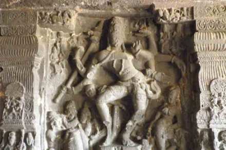 २०१३मधील मुख्य परीक्षेत ‘सुरुवातीच्या भारतीय शिलालेखामध्ये नोंद करण्यात आलेल्या ‘तांडव’ नृत्याची चर्चा करा,’ असा प्रश्न विचारण्यात आलेला होता.