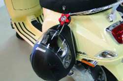 टोलनंतर हेल्मेटसक्तीविरोधात कोल्हापूरकरांना यश!