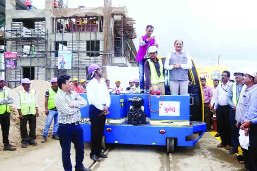  चाचणीसाठी आणलेले शंटिंग इंजिन ‘बुलंद’