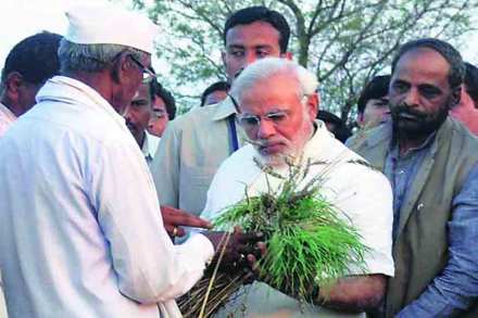 महाराष्ट्र, मध्य प्रदेश या राज्यांतील शेतकऱ्यांची मोदींनी निवडणुकीच्या काळात आस्थेने चौकशी केली होती तेव्हाची.