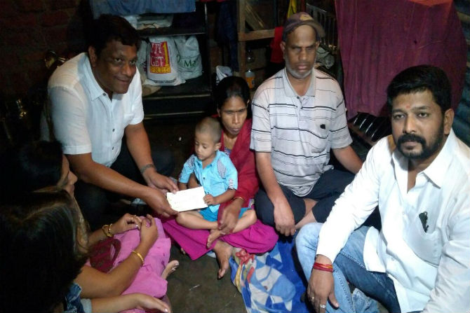 ‘त्या’ अंध दाम्पत्याच्या मुलीसाठी सरसावले मदतीचे हात
