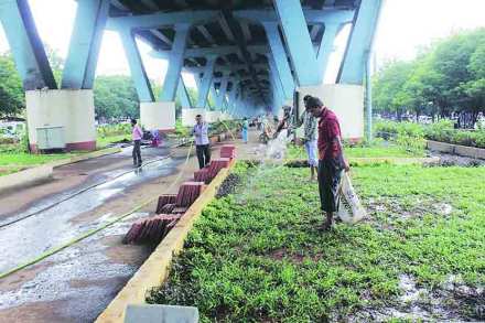 पुलांखाली व्यायामाचा ‘योग’ पुलांखाली व्यायामाचा ‘योग’