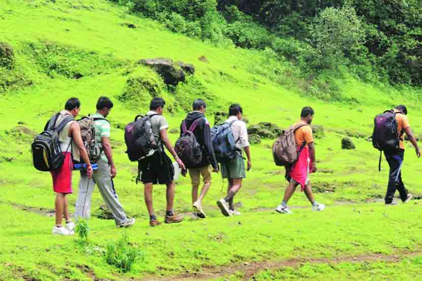 पाऊले चालती ‘ट्रेक’ची वाट
