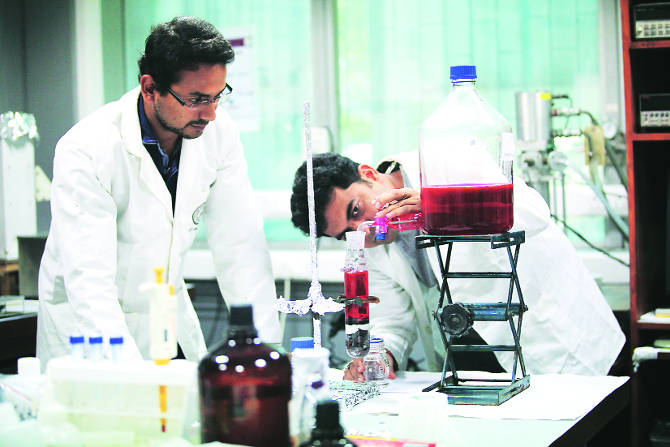 अनेक संशोधन प्रकल्प विविध पातळ्यांवर खोळंबलेले आहेत. 