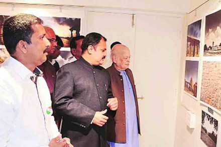  छायाचित्रकार देवदत्त कशाळीकर यांच्या छायाचित्र प्रदर्शनाचे उद्घाटन ज्येष्ठ चित्रकार रवी परांजपे यांच्या हस्ते चिंचवड येथे झाले, त्यानंतर त्यांनी प्रदर्शनाची पाहणी केली. या वेळी पिंपरी पालिकेचे आयुक्त श्रावण हर्डीकर व छायाचित्रकार देवदत्त कशाळीकर उपस्थित होते. 