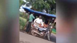 mumbai breaking news, thane news, badlapur news, watch, viral video, badlapur, traffic police, bribe,