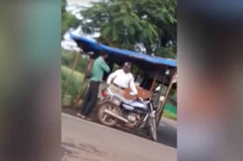 mumbai breaking news, thane news, badlapur news, watch, viral video, badlapur, traffic police, bribe, mumbai breaking news, thane news, badlapur news, watch, viral video, badlapur, traffic police, bribe,