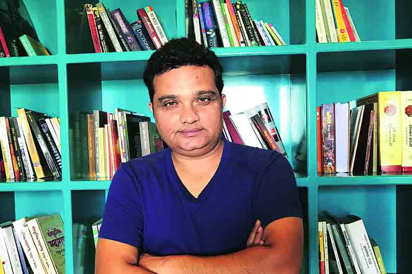 नामवंतांचे बुकशेल्फ : पुस्तकांमुळे बाहेरच्या जगाचा परिचय