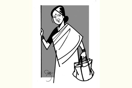 एक पासष्टीच्या काकू उभ्या होत्या.