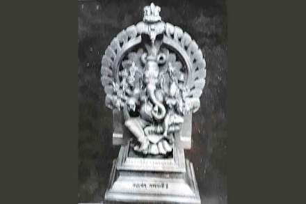  या गणपतीचे गौरीविसर्जनाबरोबर विसर्जन होते. 
