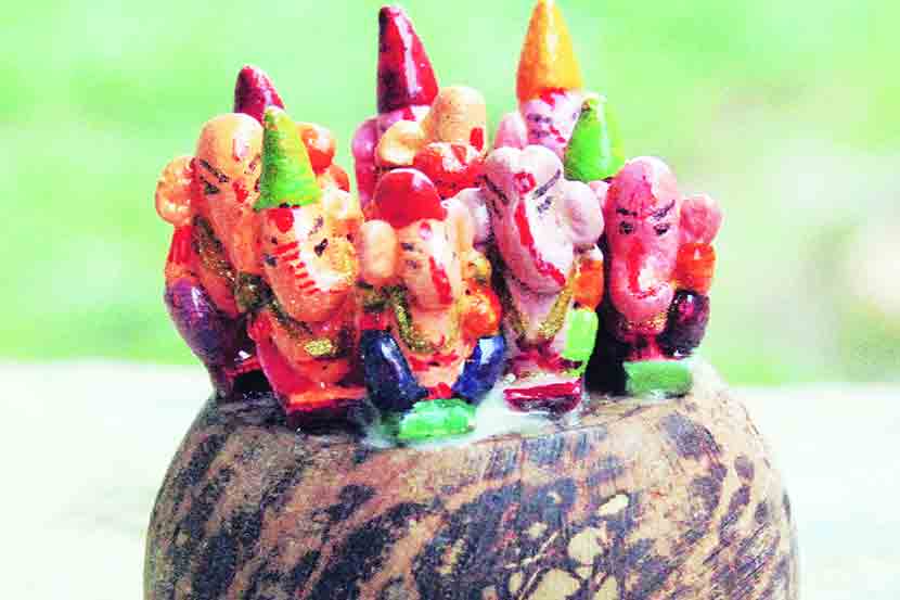 नाशिकमध्ये सूक्ष्म गणेश मूर्तीचे प्रदर्शन