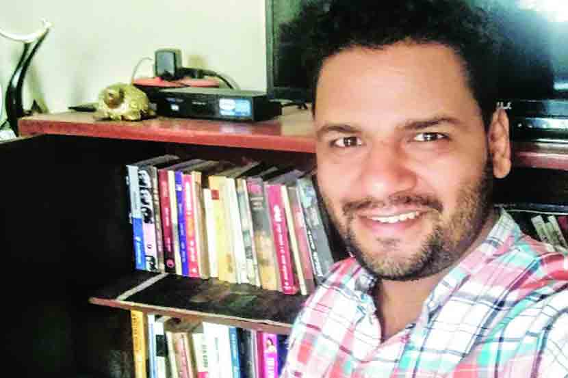 नामवंतांचे बुकशेल्फ : पुस्तकांमुळे जगण्याची दृष्टी व भान