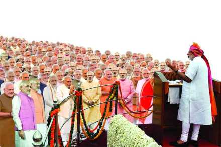  येत्या स्वातंत्र्यदिन सोहोळ्याच्या पाश्र्वभूमीवर दिल्लीतलं वातावरण हे असं आहे..