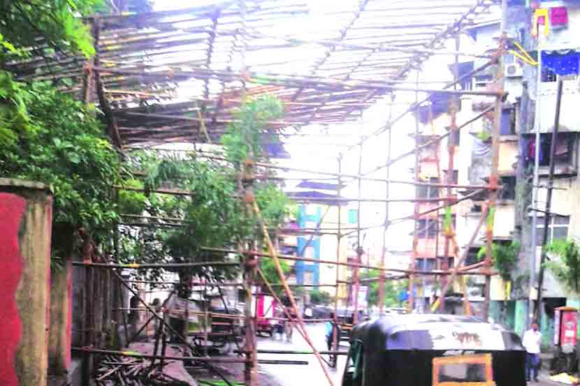 डोंबिवलीत भररस्त्यात मंडप