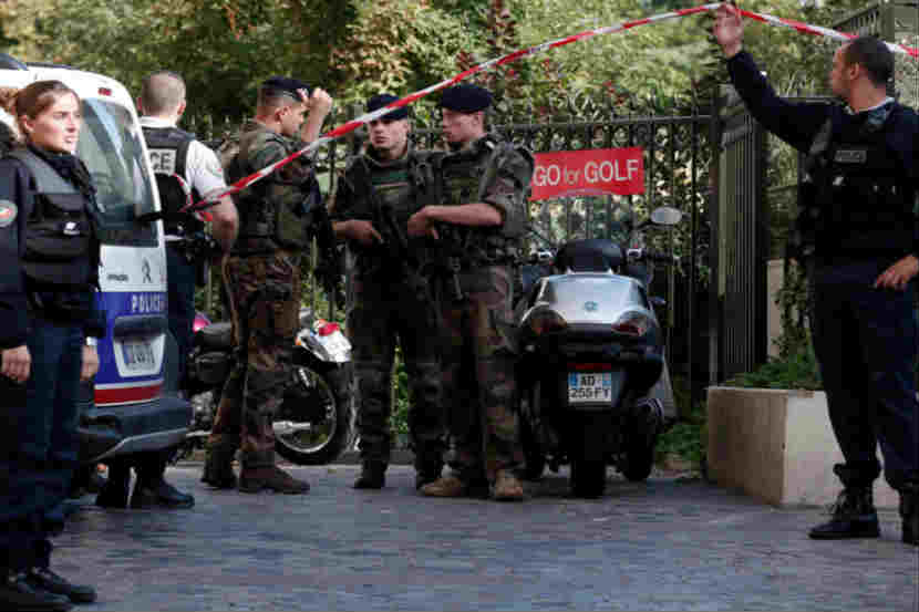 Loksatta, Loksatta news, loksatta newspaper, marathi news, marathi, Marathi news paper, Marathi news online, Marathi, Samachar, Marathi latest news, international news, international news in marathi, Paris attack, French soldiers, injured, car, slammed, france