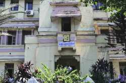 ध्वजारोहणावरून मानापमान नाटय़