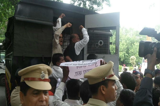 पुण्यात स्वातंत्र्यदिनी सुकाणू समितीचे आंदोलन