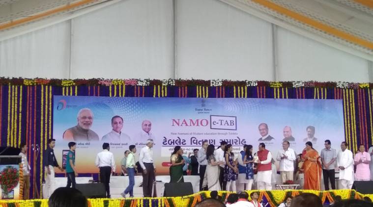 Vijay Rupani , Distributing NAMO tabs , Lord Krishna Sudarshan Chakra , Vijay Rupani , Loksatta, Loksatta news, Marathi, Marathi news
