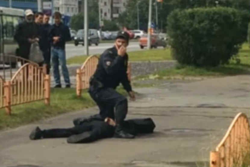 Loksatta, Loksatta news, loksatta newspaper, marathi news, marathi, Marathi news paper, Marathi news online, Marathi, Samachar, Marathi latest news, international news, international news in marathi, russia, Knife attack, Surgut, injured, attacker, killed, police