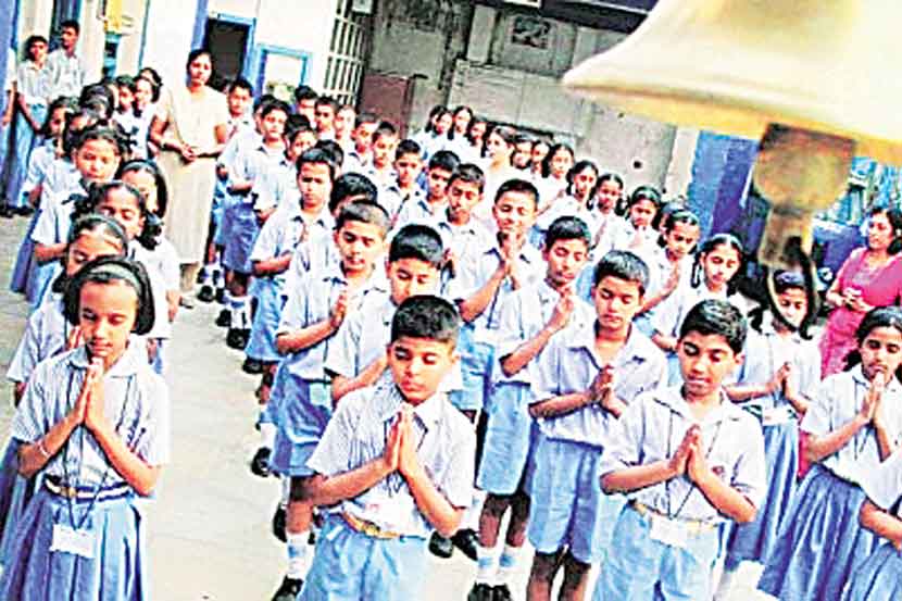  शैक्षणिक साहित्य खरेदी वाटपातील सावळा गोंधळ सातत्याने पुढे येत आहे.