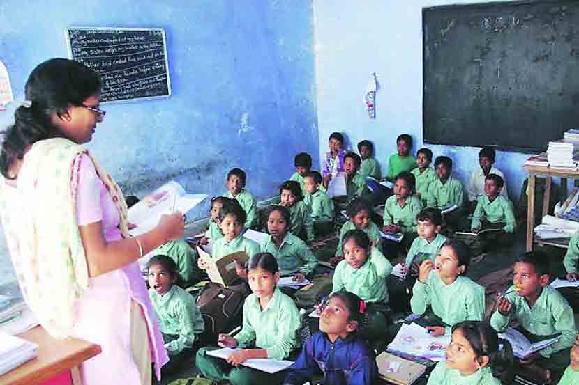 ९ हजार अप्रशिक्षित शिक्षकांच्या नोकऱ्यांवर गदा? ९ हजार अप्रशिक्षित शिक्षकांच्या नोकऱ्यांवर गदा?