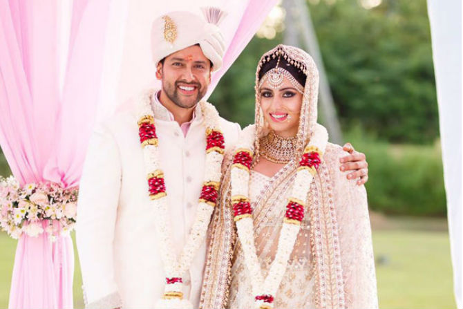 आफताब शिवदासानीनेस पत्नी निन दुसांज हिच्याशी पारंपरिक पद्धतीने पुनर्विवाह केलाय. आफताब शिवदासानीनेस पत्नी निन दुसांज हिच्याशी पारंपरिक पद्धतीने पुनर्विवाह केलाय.