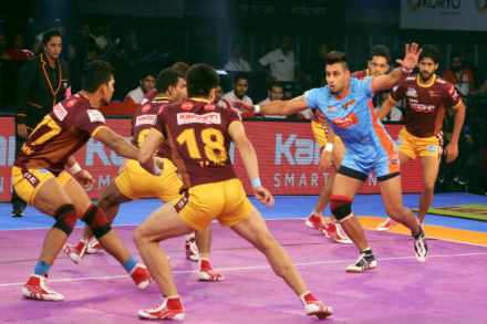 बंगाल वॉरियर्सचा मणिंदर सिंहचा सामन्यात अष्टपैलू खेळ बंगाल वॉरियर्सचा मणिंदर सिंहचा सामन्यात अष्टपैलू खेळ