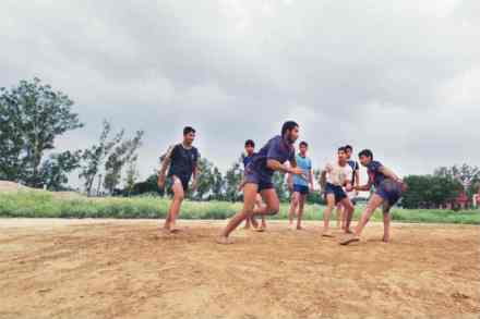 १८ वर्षीय खेळाडू अविनाशची प्रकृती स्थिर ( छायाचित्र प्रतिकात्मक वापरलेले आहे )