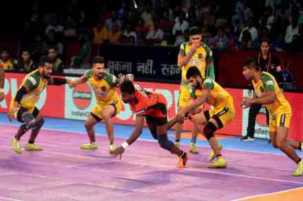Pro Kabaddi Season 5 – काशिलींग-श्रीकांत जाधवचा झंजावात, गतविजेते पाटणा पायरेट्स पराभूत
