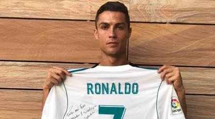 आपल्या चाहत्यासाठी रोनाल्डोचा खास संदेश आपल्या चाहत्यासाठी रोनाल्डोचा खास संदेश