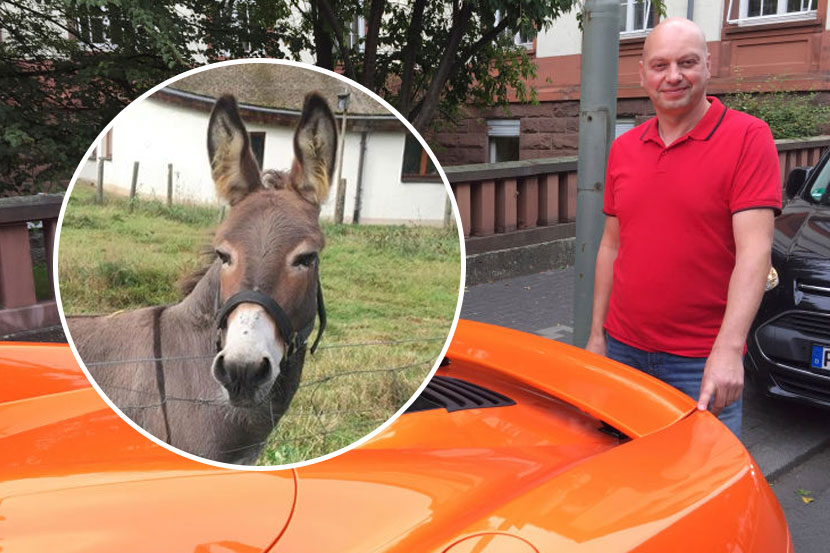 मार्कस झॅन यांनी आपली आलिशालान मॅक लॅरेन स्पायडर कार एका ठिकाणी पार्क केली होती. (छाया सौजन्य : AP)
मार्कस झॅन यांनी आपली आलिशालान मॅक लॅरेन स्पायडर कार एका ठिकाणी पार्क केली होती. (छाया सौजन्य : AP)